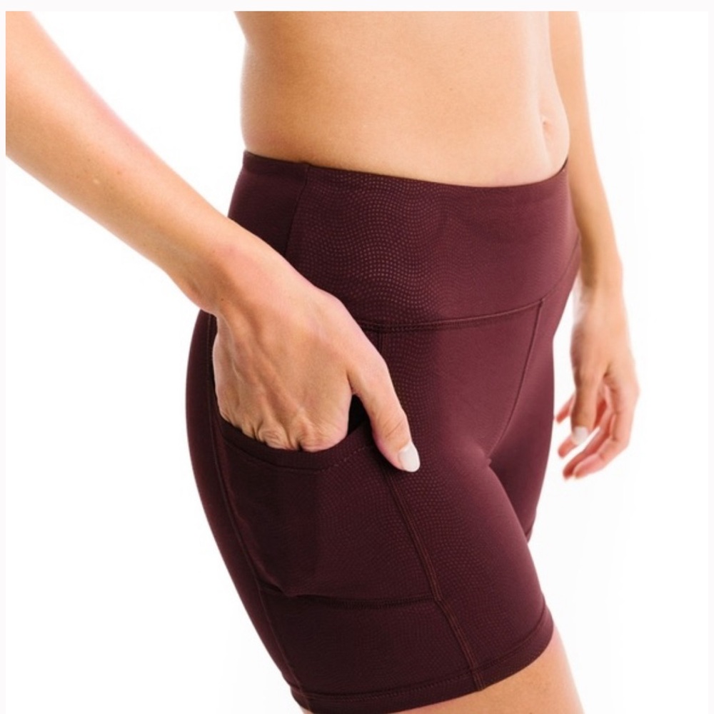 ZYIA Active Fig Vibration Light n Tight Pocket Hustle Shorts